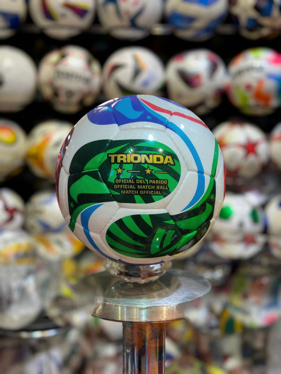 توپ فوتبال طرح جام جهانی 2026 تریوندا